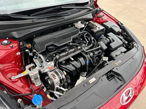 Used 2023 Hyundai Elantra Limited w/ Preferred Accessory Package FWD image 25