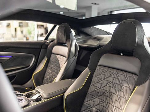 Used 2026 Aston Martin Vanquish RWD image 16