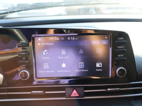 Used 2021 Hyundai Elantra SE image 19