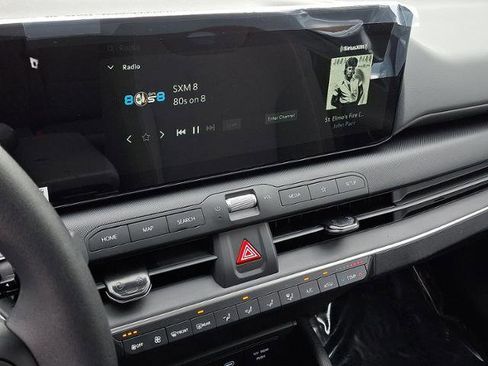 New 2025 Kia K4 LXS image 8