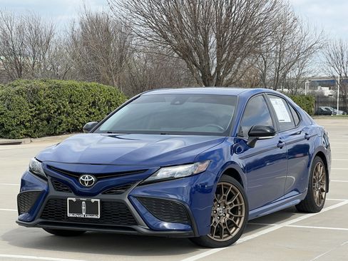 Used 2023 Toyota Camry SE w/ Convenience Package image 2