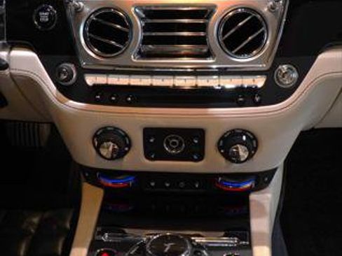 Used 2016 Rolls-Royce Wraith RWD image 24