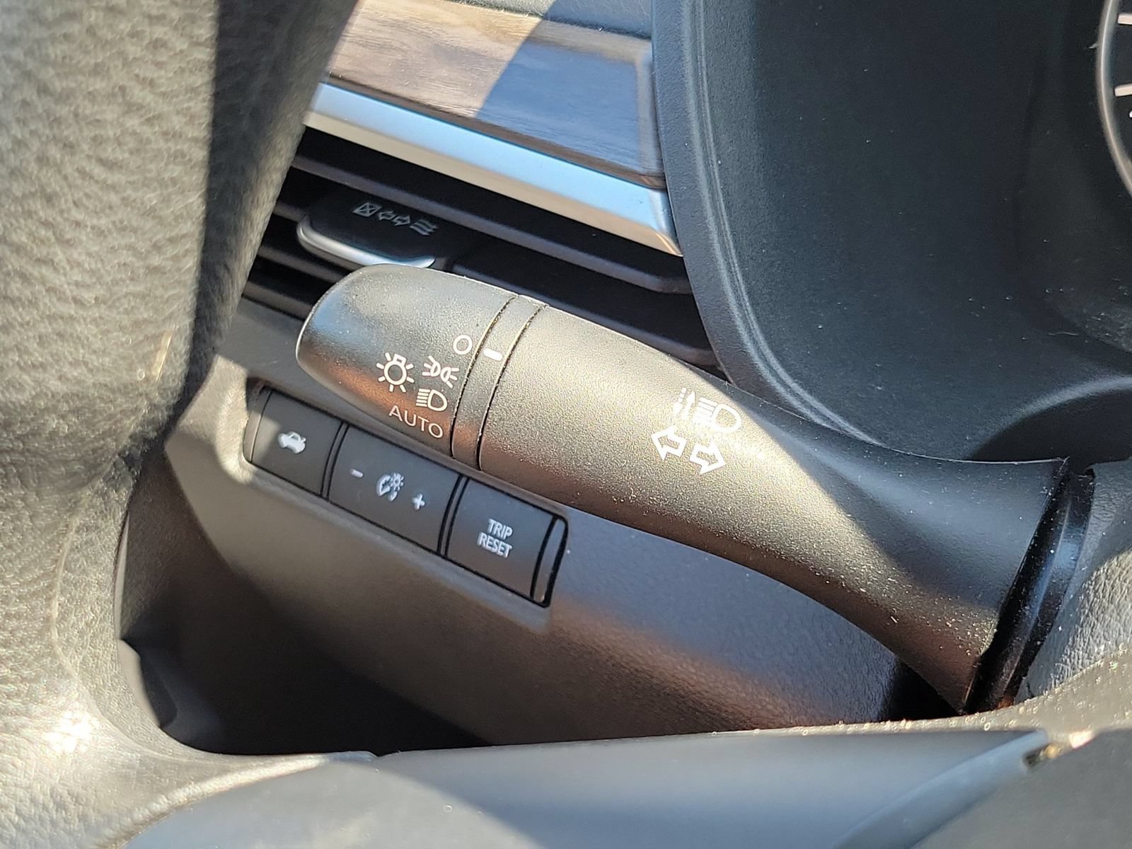 Used 2025 Nissan Altima 2.5 SV FWD image 16