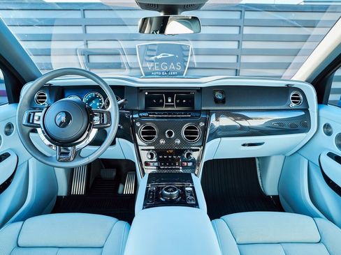 Used 2022 Rolls-Royce Cullinan Black Badge w/ Dark Exterior Package image 54