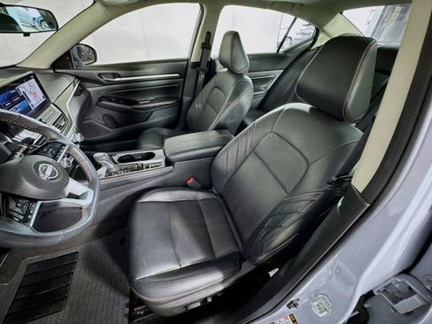 Used 2024 Nissan Altima 2.5 SR w/ SR Premium Package image 18