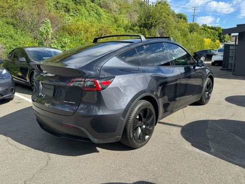Used 2024 Tesla Model Y Long Range AWD/4WD image 8
