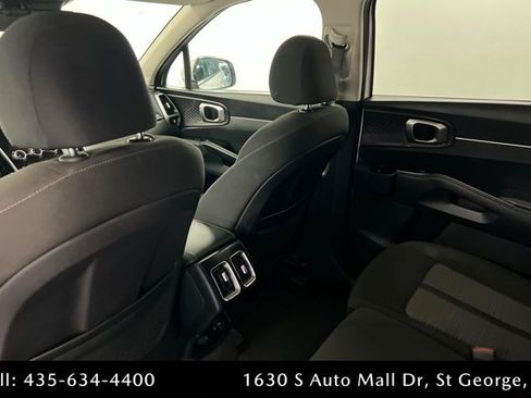 Used 2022 Kia Sorento LX AWD/4WD image 19