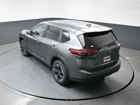 Used 2025 Nissan Rogue SV AWD/4WD image 45