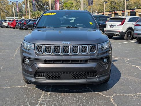 Used 2023 Jeep Compass Latitude image 9