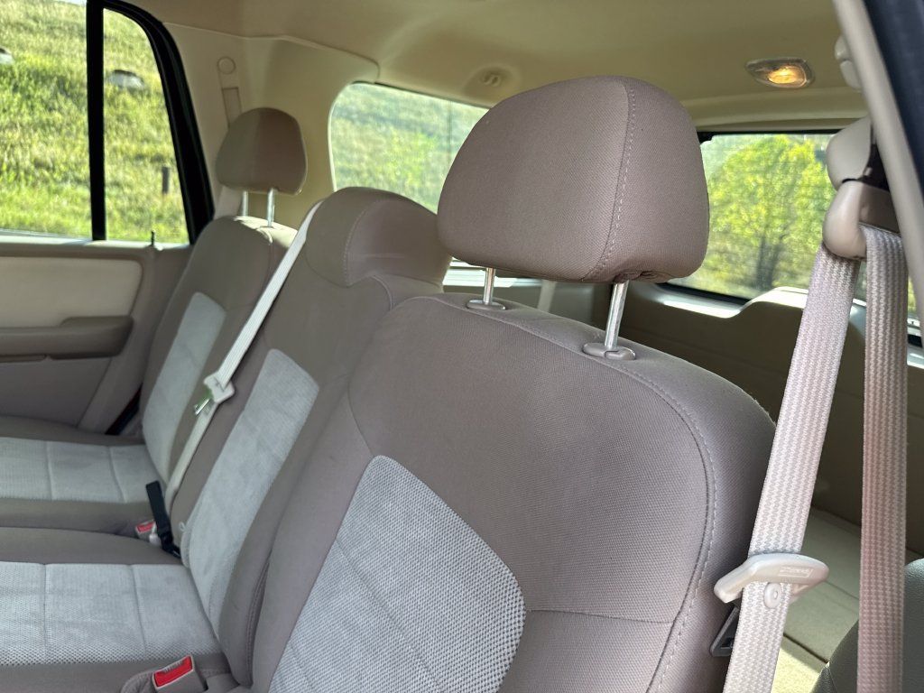 Used 2004 Ford Expedition XLT AWD/4WD image 19