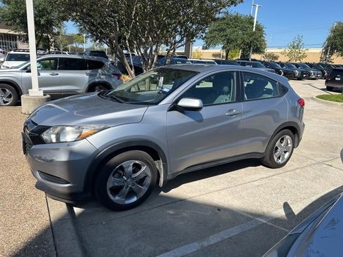 Used 2017 Honda HR-V LX image 1