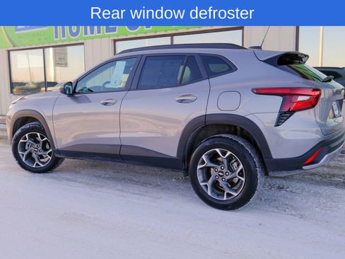 Used 2025 Chevrolet Trax LT image 4