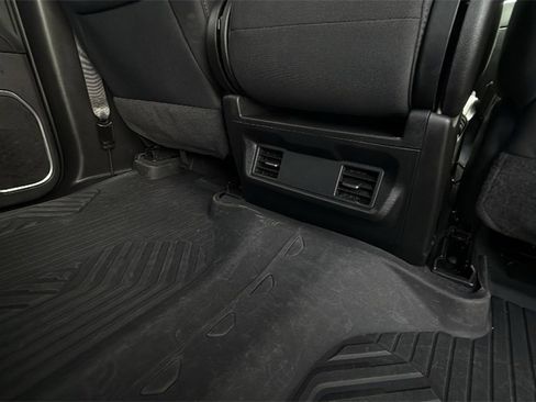 Used 2024 Chevrolet Silverado 2500 LT image 30