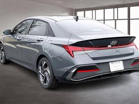 New 2025 Hyundai Elantra SEL image 3