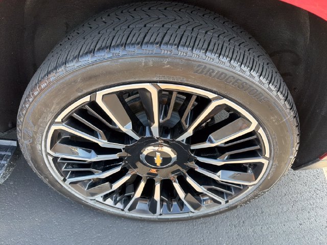 Certified 2025 Chevrolet Suburban High Country AWD/4WD image 24