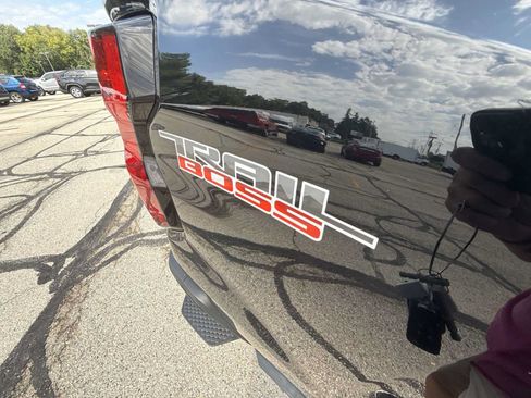 Used 2023 Chevrolet Colorado Trail Boss w/ Technology Package AWD/4WD image 30