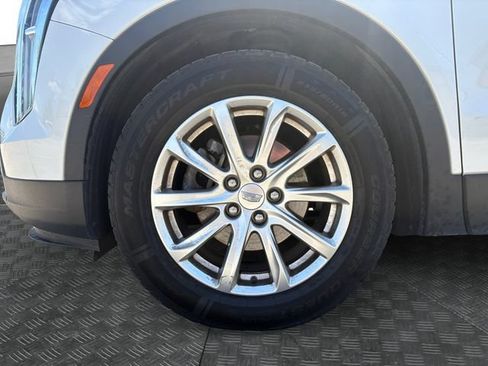 Used 2019 Cadillac XT4 Luxury w/ Cold Weather Package FWD image 13