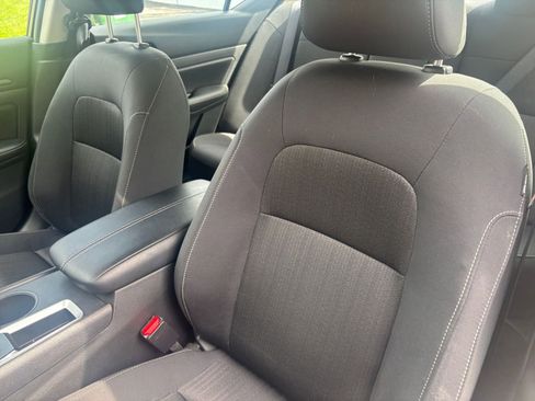 Used 2025 Nissan Altima 2.5 SV FWD image 34