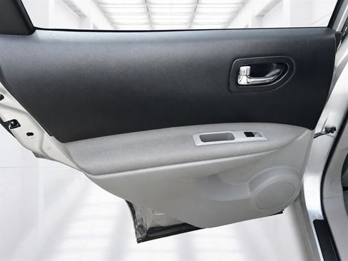 Used 2011 Nissan Rogue SV AWD/4WD image 33