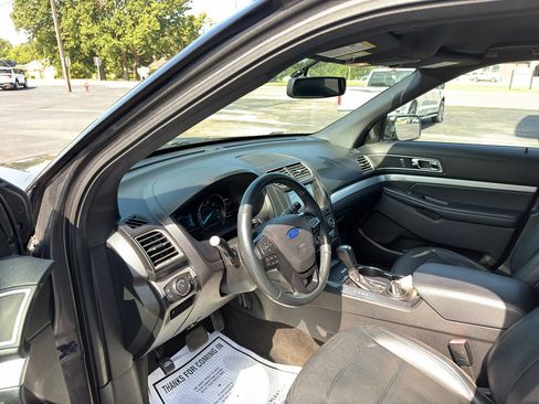 Used 2017 Ford Explorer XLT w/ Equipment Group 202A FWD image 15