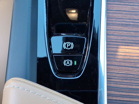 Certified 2024 Volvo XC60 T8 Ultimate w/ Protection Package Premier AWD/4WD image 15