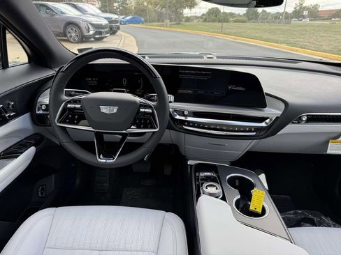 New 2026 Cadillac Lyriq Luxury AWD/4WD image 8
