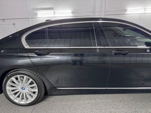 Used 2022 BMW 745e xDrive w/ Premium Package AWD/4WD image 9
