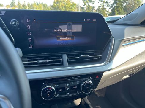 Used 2024 Chevrolet Trax LT w/ Driver Confidence Package image 21