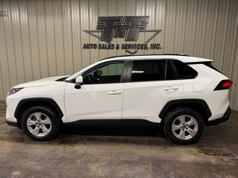 Used 2021 Toyota RAV4 XLE image 3