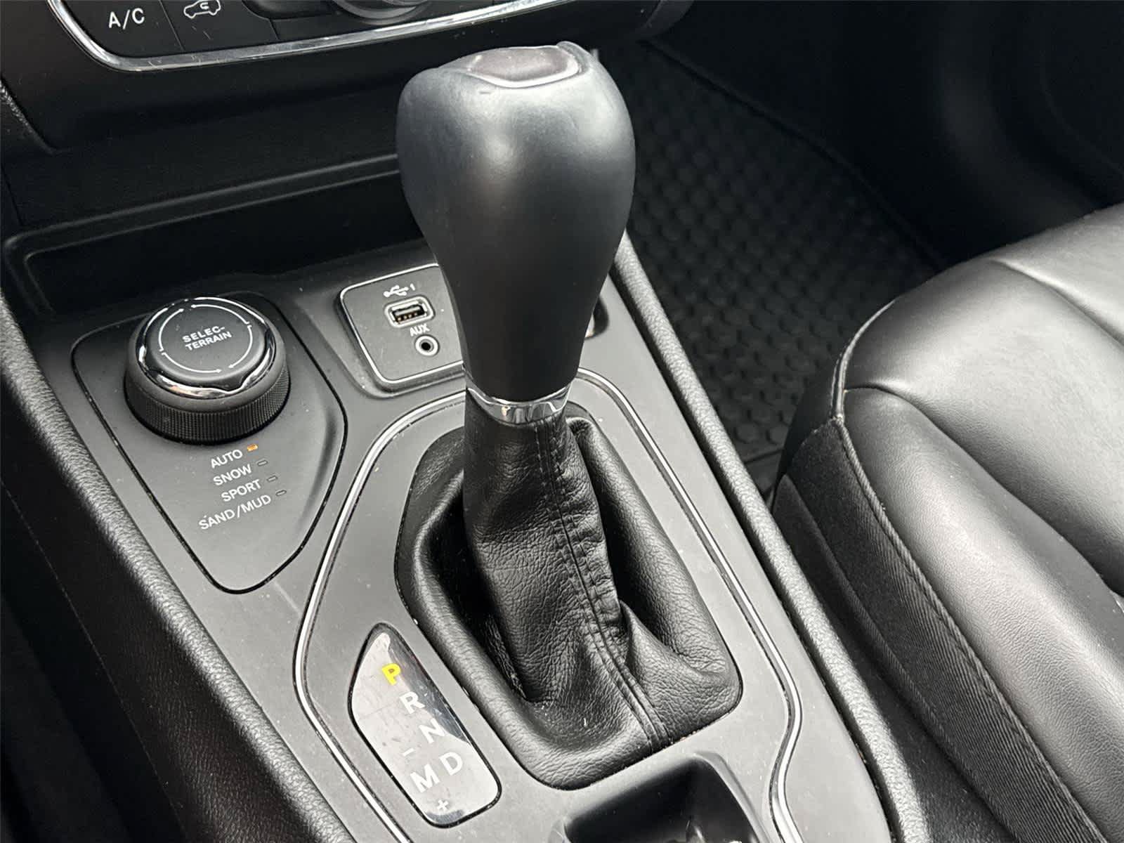 Used 2020 Jeep Cherokee Latitude Plus w/ Cold Weather Group AWD/4WD image 22
