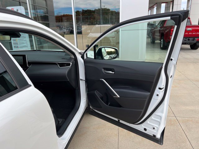 Used 2023 Toyota Corolla Cross XLE w/ Convenience Package AWD/4WD image 36