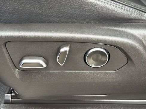 Certified 2025 GMC Yukon XL Denali image 30