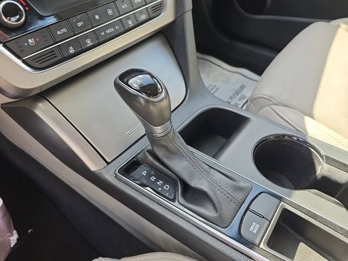 Used 2015 Hyundai Sonata Limited w/ Option Group 05 FWD image 19