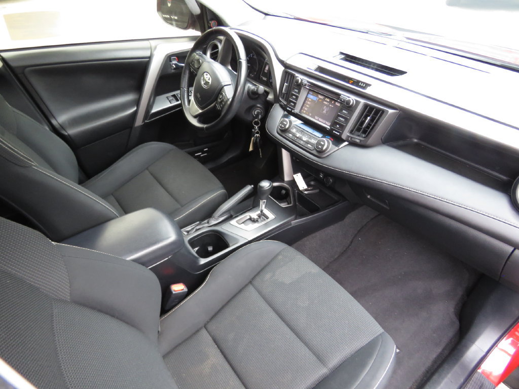 Used 2017 Toyota RAV4 XLE w/ Carpet Mat Package AWD/4WD image 14