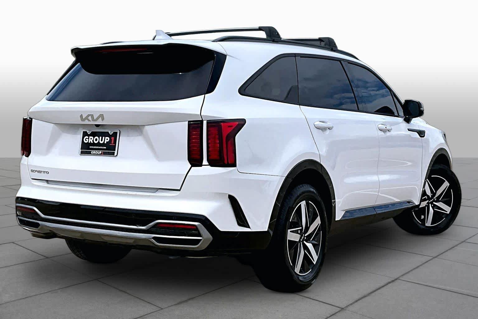 Used 2023 Kia Sorento EX w/ Panoramic Sunroof Package FWD image 13
