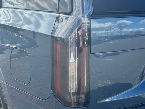Used 2025 Cadillac Escalade Sport Platinum w/ LPO, ONYX Package AWD/4WD image 10