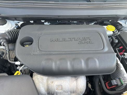 Used 2019 Jeep Cherokee Latitude Plus FWD image 24