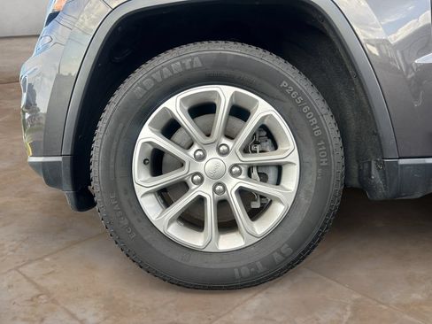 Used 2021 Jeep Grand Cherokee Laredo AWD/4WD image 14