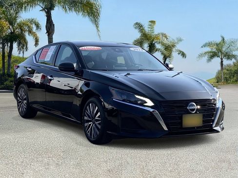 Certified 2024 Nissan Altima 2.5 SV FWD image 6