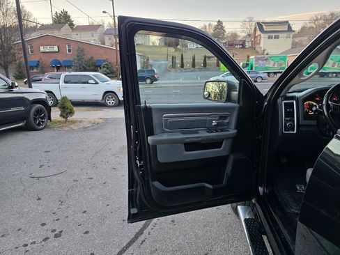 Used 2017 RAM 1500 Big Horn image 10