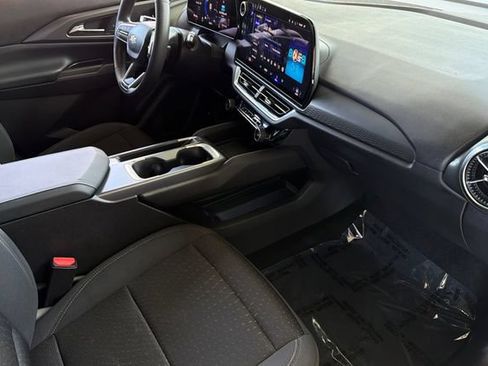 Used 2025 Chevrolet Equinox EV LT FWD image 19