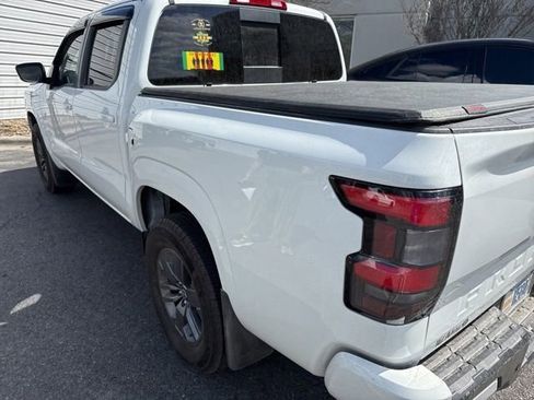 Used 2025 Nissan Frontier SV image 17