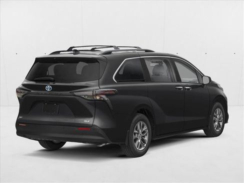 New 2026 Toyota Sienna XLE FWD image 2