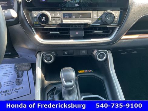 Used 2025 Toyota Grand Highlander AWD image 39