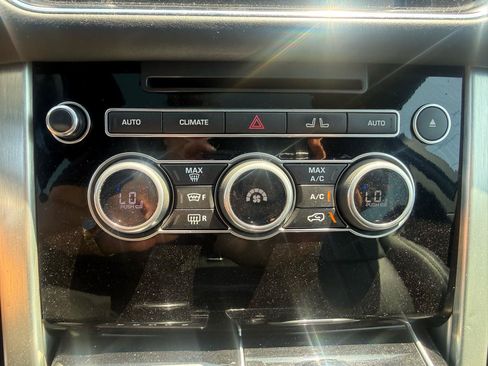 Used 2016 Land Rover Range Rover Supercharged AWD/4WD image 32