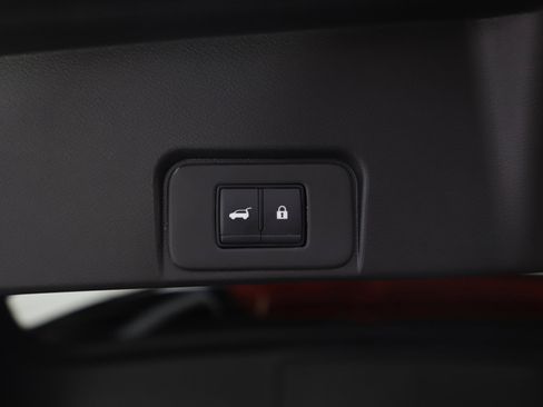 Used 2025 Nissan Rogue SV AWD/4WD image 17