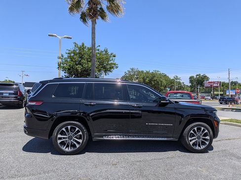 Used 2021 Jeep Grand Cherokee L Overland w/ Luxury Tech Group IV AWD/4WD image 14