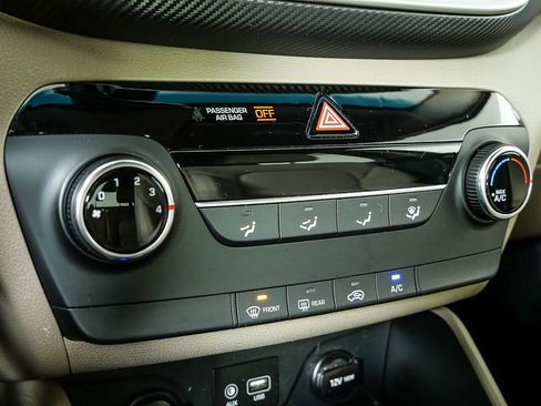 Used 2019 Hyundai Tucson SE image 19