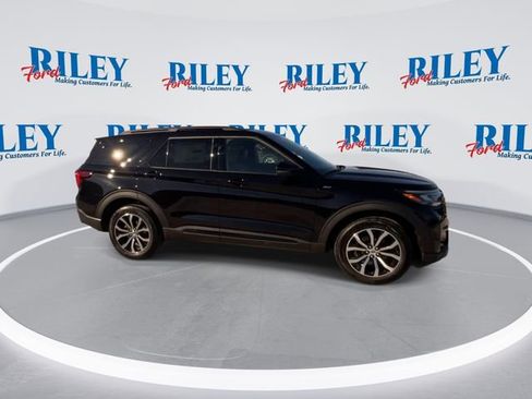 New 2026 Ford Explorer ST-Line image 3