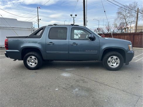 Used 2011 Chevrolet Avalanche LS image 6